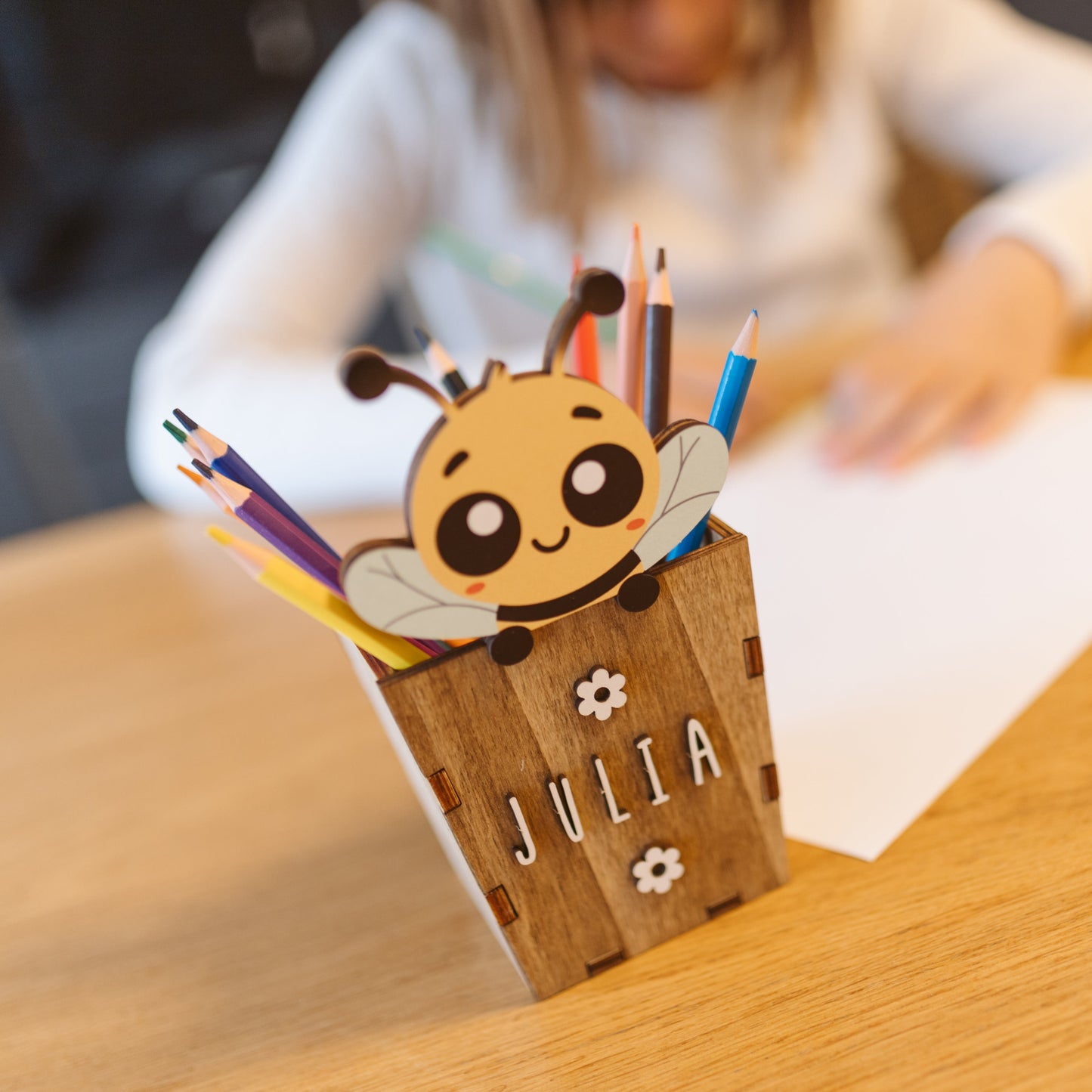 Portalápices Abeja personalizado en madera