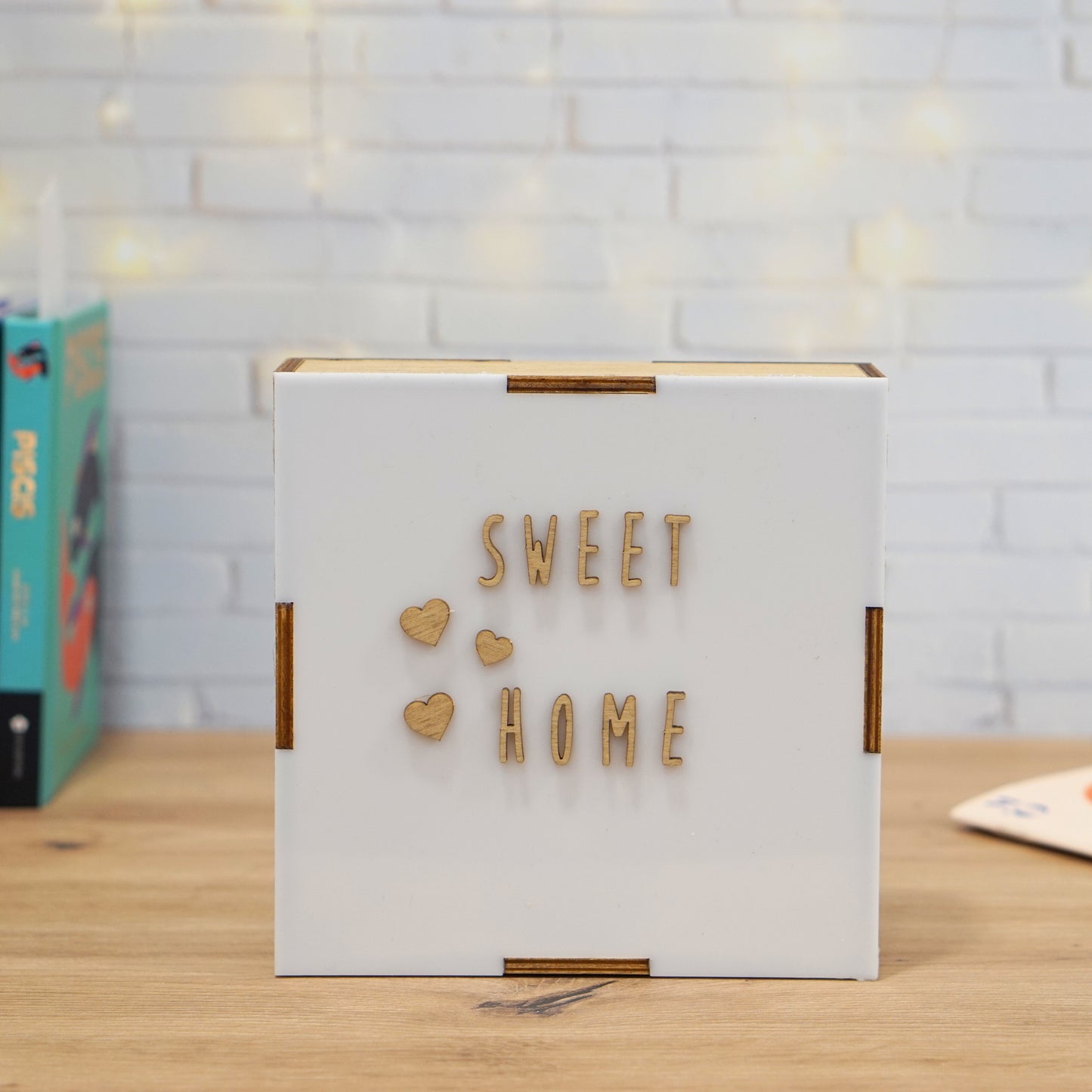 Caja de luz personalizada con letras de madera – Decoración única para hogar o regalo