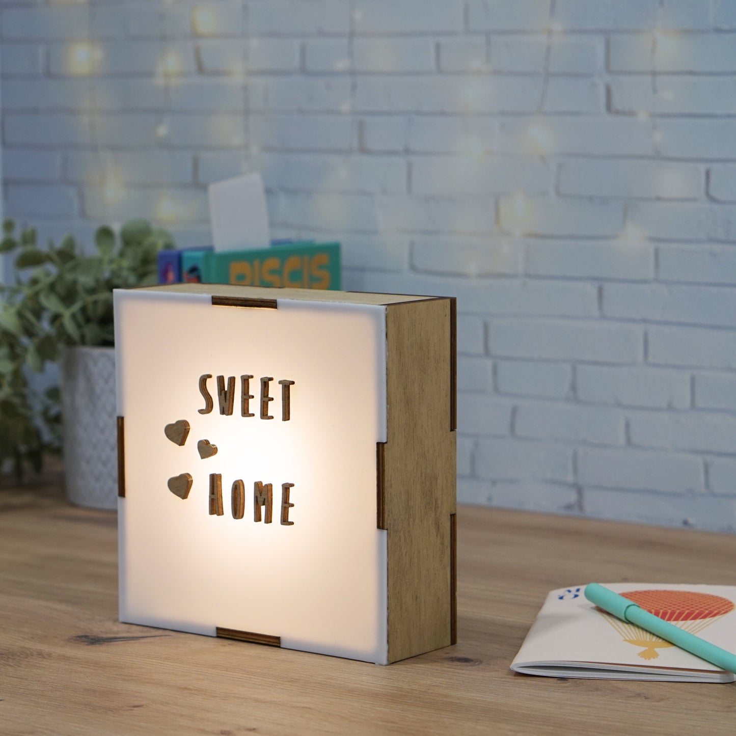 Caja de luz personalizada con letras de madera – Decoración única para hogar o regalo