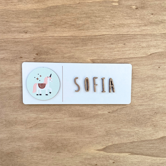 Placa decorativa blanca con charms a elegir