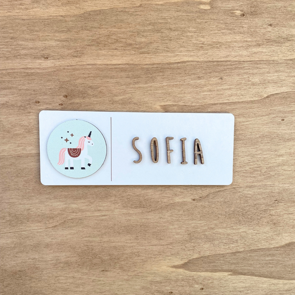 Placa decorativa blanca con charms a elegir