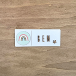 Placa decorativa blanca con charms a elegir