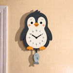 Reloj de Pared Infantil Pingüino Personalizable con Nombre | Madera y Péndulo